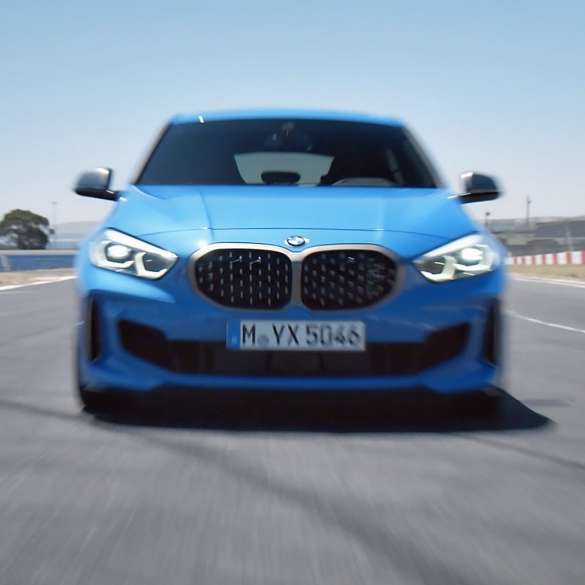Vidéo de la BMW Série 1 en action. BMW Série 1, vidéo avec séquences de conduite dynamiques