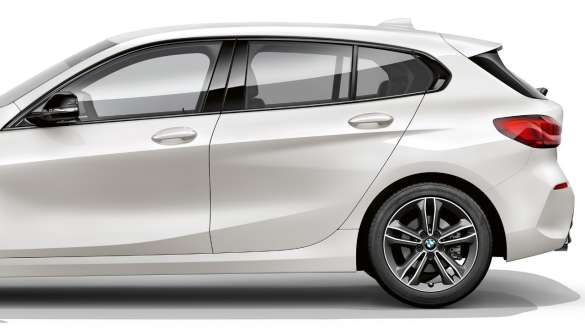 BMW Série 1 F40, Modèle Sport, avec M Hochglanz Shadow Line.