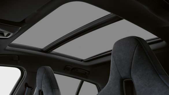 BMW Série 1 F40, Modèle Sport, avec toit ouvrant panoramique.