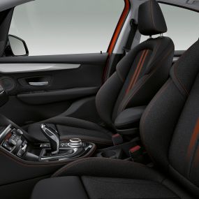 Sièges sport de la BMW Série 2 Active Tourer Sièges sport de la BMW Série 2 Active Tourer F45 2018, habitacle