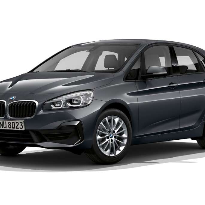 Vue de trois quarts avant de la BMW Série 2 Actve Tourer, Modèle Advantage BMW Série 2 Active Tourer, Modèle Advantage, 218i F45 2018 Mineralgrau metallic, vue de trois quarts avant