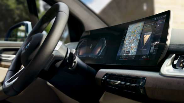 BMW Série 2 Active Tourer U06 2021 - design intérieur moderne BMW Série 2 Active Tourer U06 2021 - intérieur du véhicule, poste de conduite et BMW Curved Display