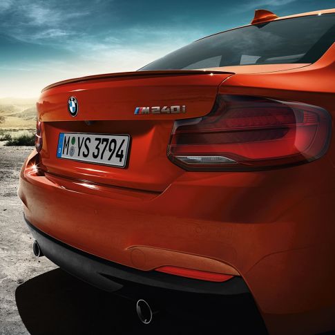 BMW Série 2 Coupé, insigne du modèle à l’arrière BMW Série 2 Coupé, insigne du modèle à l’arrière