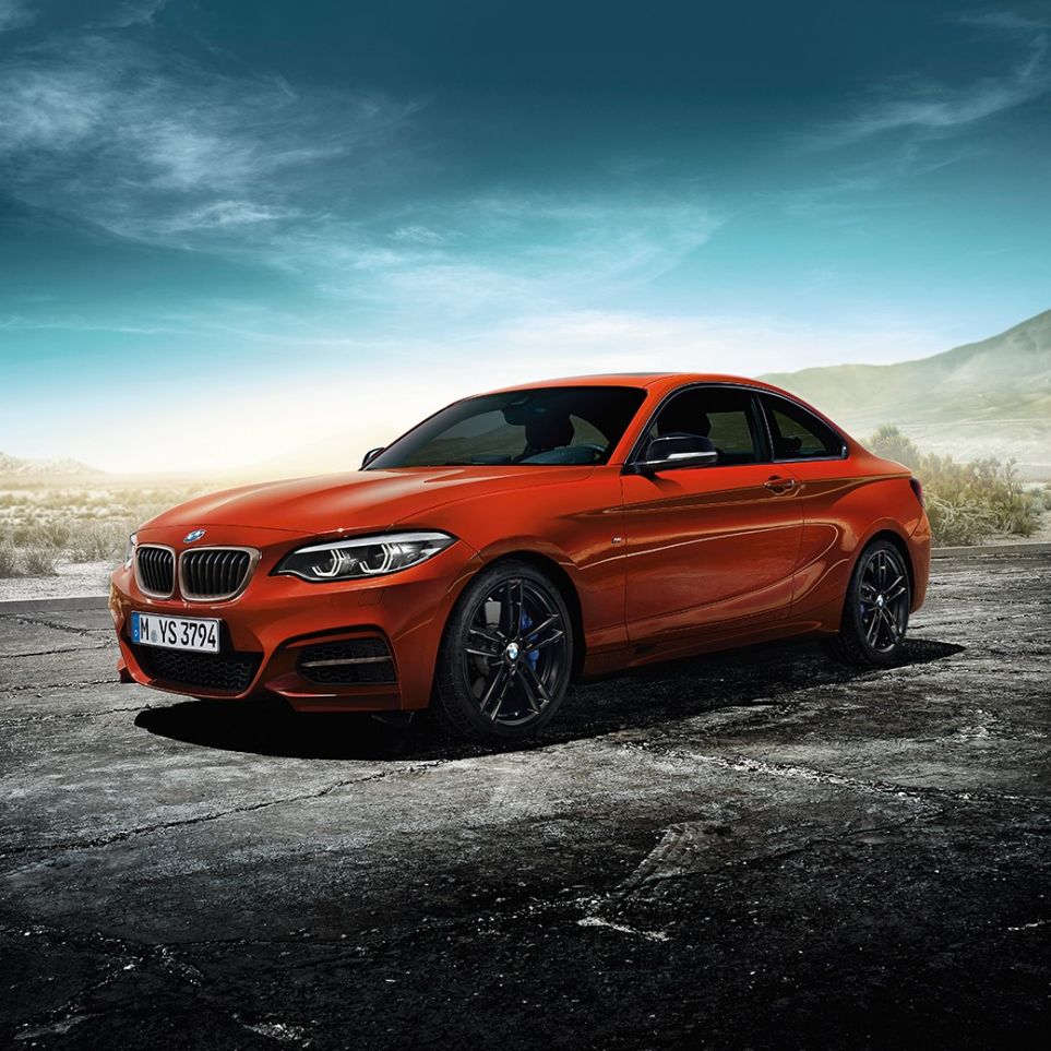 BMW Série 2 Coupé à l'arrêt, vue de face BMW Série 2 Coupé à l'arrêt, vue de face