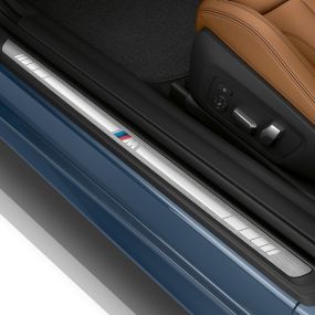 Seuils de porte de la BMW Série 4 Coupé G22 Habitacle de la BMW Série 4 Coupé G22 2020, seuils de porte