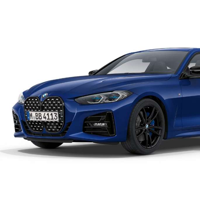BMW Série 4 Coupé Kit M Sport G22 2020 BMW Série 4 Coupé G22 2020 Kit M Sport Arctic Race Blue metallic, vue de trois quarts avant