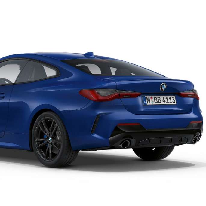Arrière BMW Série 4 Coupé Kit M Sport G22 2020 BMW Série 4 Coupé G22 2020 Kit M Sport pack sport Arctic Race Blue metallic, vue de trois quarts arrière