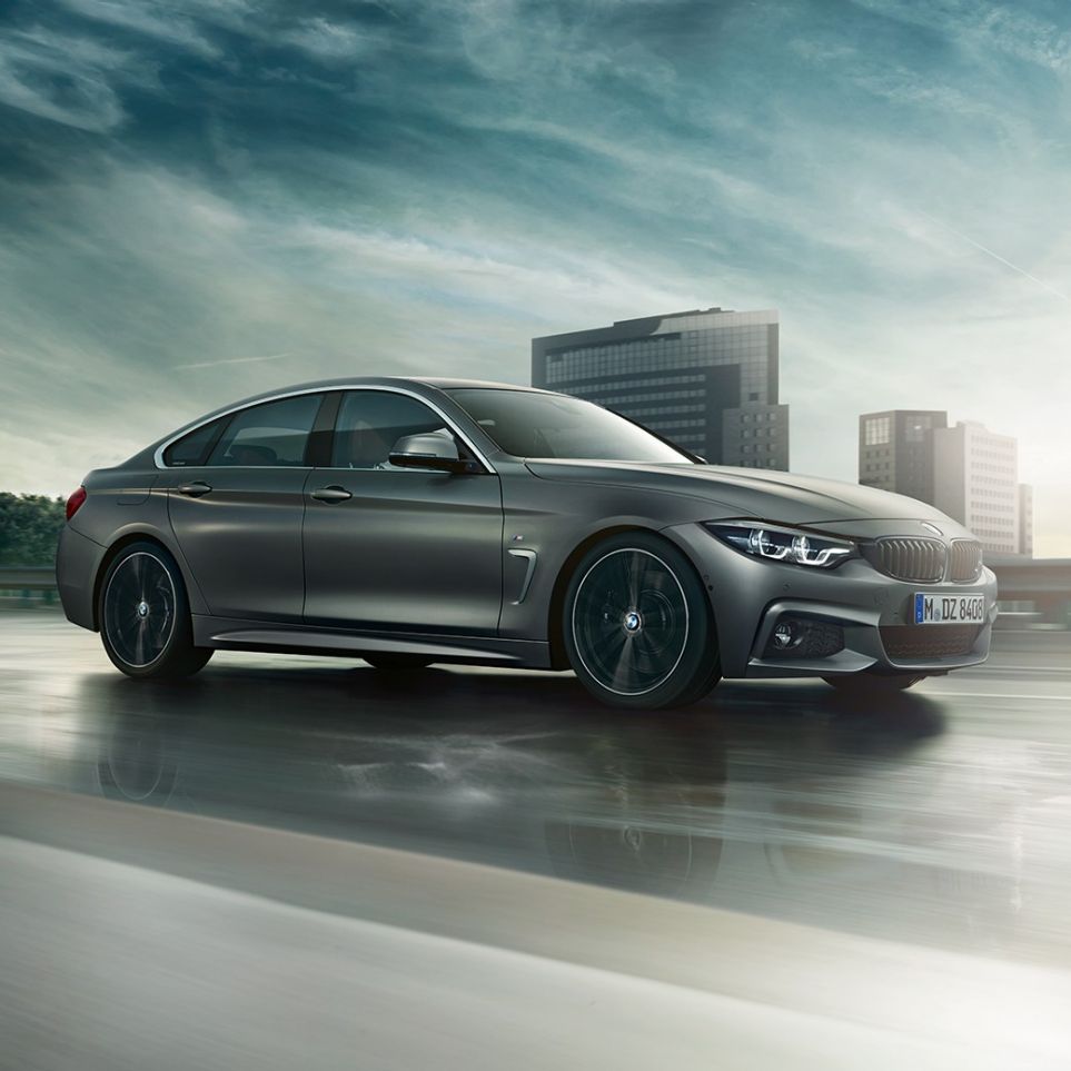 BMW Série 4 Gran Coupé en mouvement, vue de profil BMW Série 4 Gran Coupé en mouvement, vue de profil