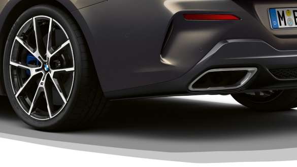 BMW M850i xDrive Dravitgrau metallic, vue de derrière, différentiel M sport. BMW M850i xDrive Dravitgrau metallic, vue de derrière, différentiel M sport.