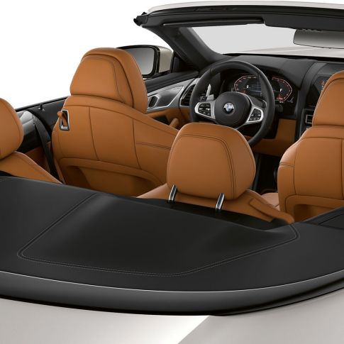 BMW M850i xDrive, intérieur avec capote en tissu ouverte. BMW M850i xDrive, intérieur avec capote en tissu ouverte.