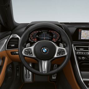 BMW M850i xDrive, volant M en cuir multifonctions avec palettes de changement de vitesse BMW M850i xDrive, volant M en cuir multifonctions avec palettes de changement de vitesse