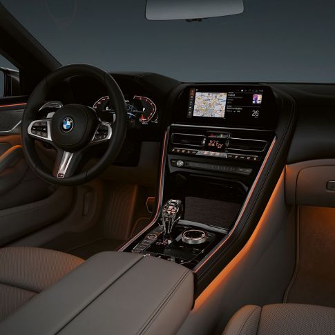 BMW M850i xDrive, intérieur, éclairage d’ambiance. BMW M850i xDrive, intérieur, éclairage d’ambiance.