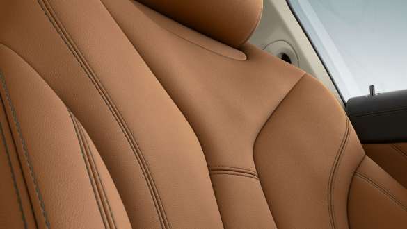 Garnissage BMW Individual en cuir Merino Cognac. BMW Série 8 Coupé, vue en gros plan sur le siège, garnissage BMW Individual en cuir Merino Cognac.