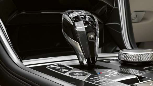 Appliques en verre CraftedClarity. BMW Série 8 Coupé, sélecteur de vitesses, appliques en verre CraftedClarity.