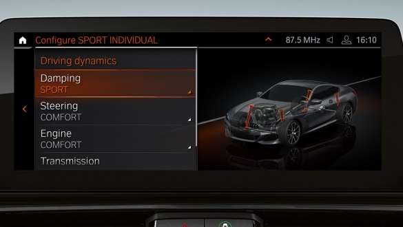 Suspension M adaptative la nouvelle BMW Série 8 Coupé G15 LCI restylage 2022 Control Display vue en gros plan