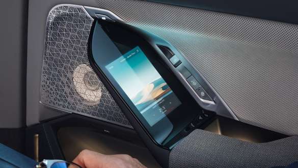 Expérience infodivertissement arrière BMW i7 Berline G70 Expérience divertissement arrière écran tactile dans les portes arrière BMW i7 Berline G70