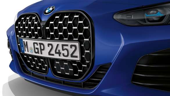 Doubles naseaux BMW en Ceriumgrau de la BMW M440i xDrive Cabriolet G23 2020 BMW M440i xDrive Cabriolet BMW Individual Frozen Portimao Blau metallic G23 2020, vue avant des doubles naseaux BMW verticaux en Ceriumgrau