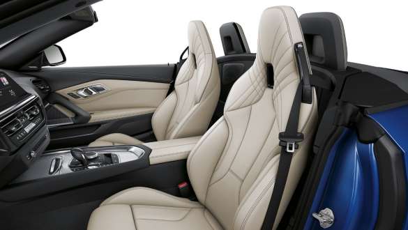 BMW Z4 M40i G29 2022, Sièges M sport pour le conducteur et le passager avant