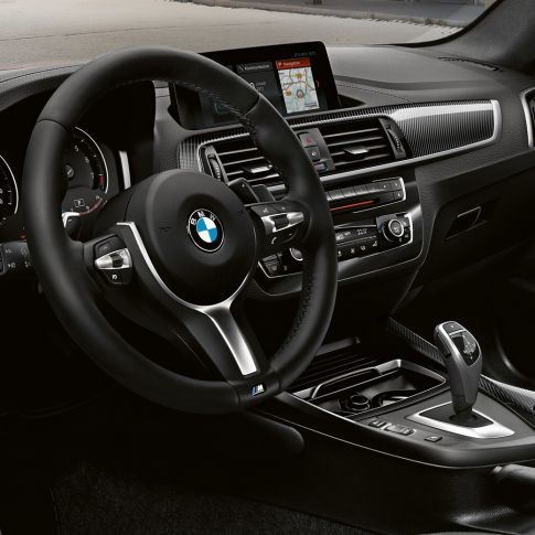 Poste de conduite, BMW M240i Coupé Poste de conduite de la BMW M240i Coupé F22 2017 Sunset Orange metallic, habitacle