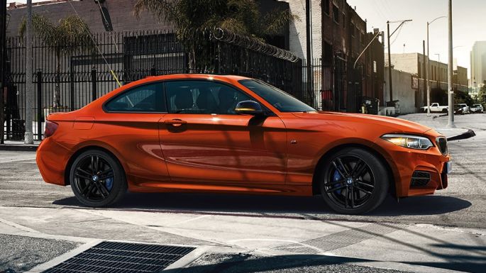 Design du véhicule de la BMW M240i Coupé Design du véhicule de la BMW M240i Coupé F22 2017 Sunset Orange metallic vue de profil