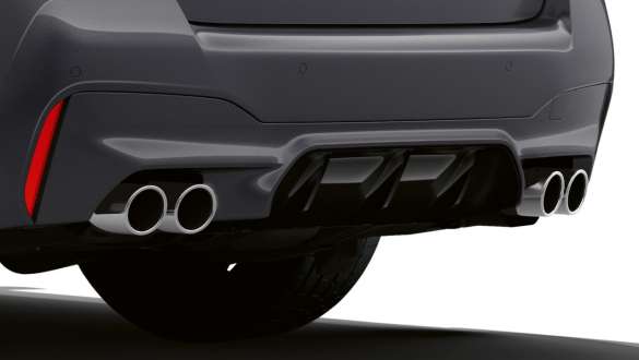 Système d'échappement M sport de la BMW M5 F90 2020 Système d’échappement M sport de la BMW M5 F90 LCI restylage 2020 Brands Hatch Grau metallic, vue en gros plan de la jupe arrière