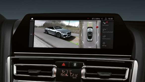 Parking Assistant Pack Plus. Voitures BMW Série 8 Cabrio M avec Parking Assistant Pack Plus.