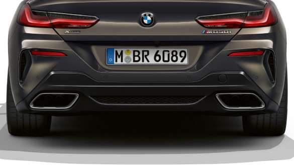 Embouts d’échappement des deux côtés. BMW M850i xDrive Cabrio avec embouts d’échappement des deux côtés.