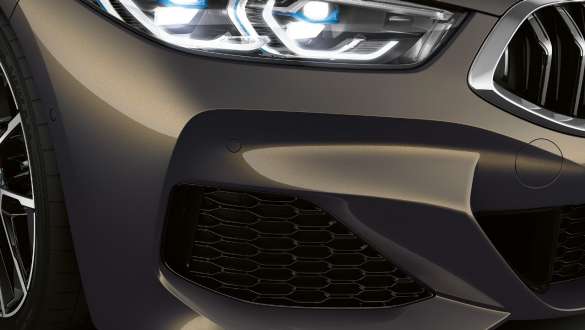 Prises d’air du kit M aérodynamique. BMW M850i xDrive Cabrio en Dravit Grau avec kit M aérodynamique, prises d’air.