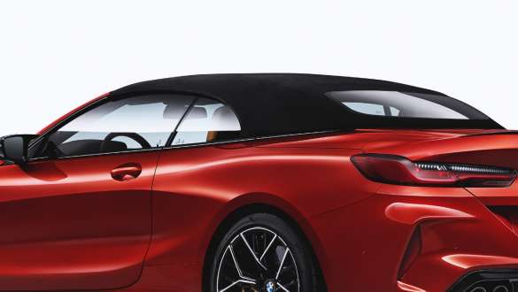 Capote en tissu en Schwarz. BMW M8 Competition Cabrio avec capote en tissu en Schwarz.