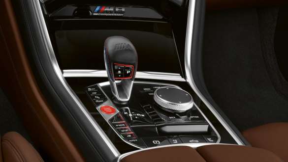 La nouvelle BMW M8 Competition Cabrio F91 LCI restylage 2022 Console centrale Intérieur Boîte de vitesses M Steptronic à 8 rapports avec Drivelogic