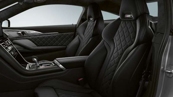 BMW M8 Coupé F92 LCI Facelift 2022 interior M Sport seats with with bucket seat character and M logo