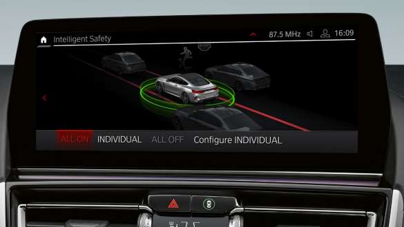 La BMW Série 8 Coupé M F92 LCI restylage 2022 Driving Assistant Pack Professional Control Display