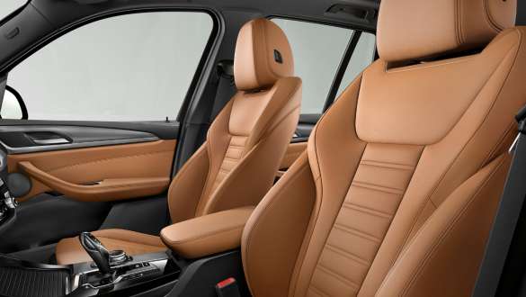 BMW X3 M40i et BMW X3 M40d, sièges sport. Intérieur des BMW X3 M40i et BMW X3 M40d, sièges sport à l'avant.