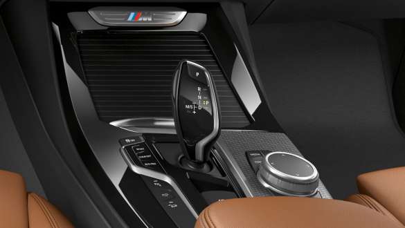 BMW X3 M40i et BMW X3 M40d, boîte de vitesses sport à 8 rapports Steptronic. Intérieur des BMW X3 M40i et BMW X3 M40d, sélecteur de vitesses, boîte de vitesses sport à 8 rapports Steptronic.