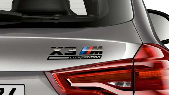 BMW X3 M Competition, arrière avec insigne "X3 M Competition". Extérieur de la BMW X3 M Competition en Donington Grau metallic, arrière avec insigne "X3 M Competition".
