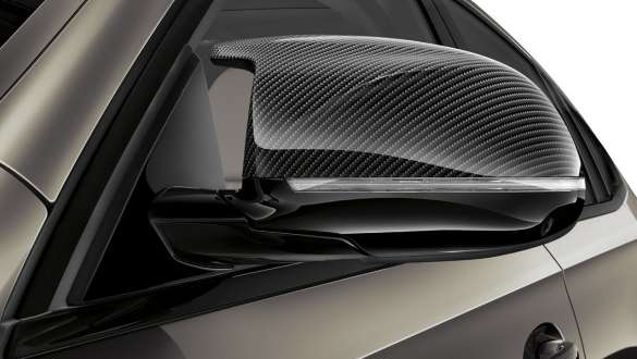 BMW X6 M60i xDrive G06 MP M coque de rétroviseur extérieur en carbone vue en gros plan