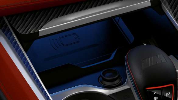 BMW X6 M Competition F96 2023, compartiment de recharge sans fil