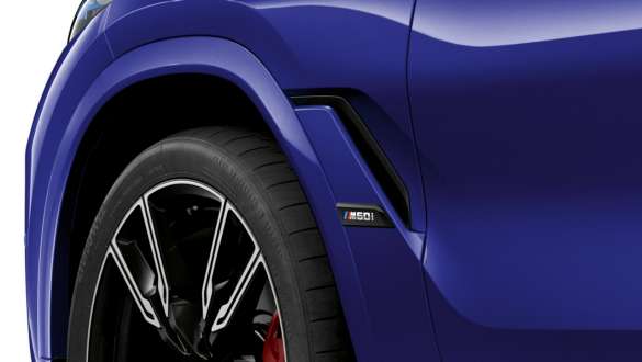 BMW X6 M60i xDrive G06 MP prise d’air avec badge M, vue en gros plan