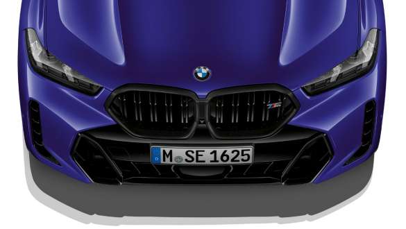 BMW X6 M60i xDrive G06 MP naseaux BMW M, vue en gros plan
