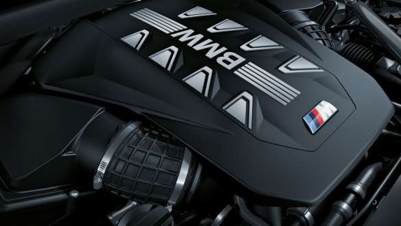 BMW X6 M60i xDrive G06 MP moteur 8 cylindres M TwinPower Turbo, vue en gros plan