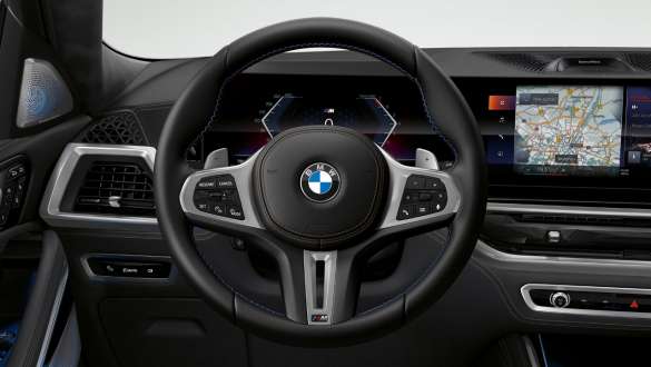 filename.jpg_image_alt_text&gt; (should include keyword) BMW X6 M60i xDrive G06 MP volant M en cuir, vue en gros plan