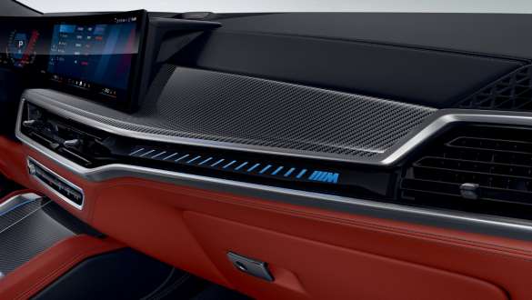 BMW X6 M Competition F96 2023, bande lumineuse d’ambiance M spécifique