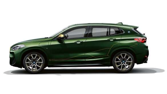 Vue de profil de la BMW X2 F39 Vue de profil de la BMW X2 F39 Sanremo Green metallic