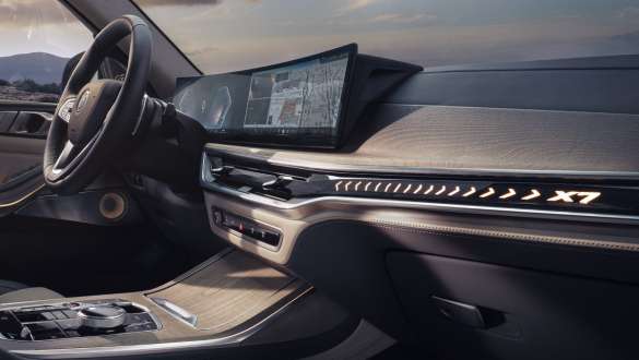 BMW X7 G07 LCI – vue du poste de conduite et du BMW Curved Display côté passager