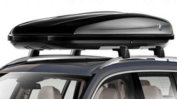 BMW X7 G07 LCI – vue rapprochée du coffre de toit BMW 520 Schwarz/Titansilber