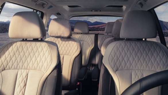 Habitacle de la BMW X7 G07 LCI – vue depuis l’avant sur les sièges de la version 6 places