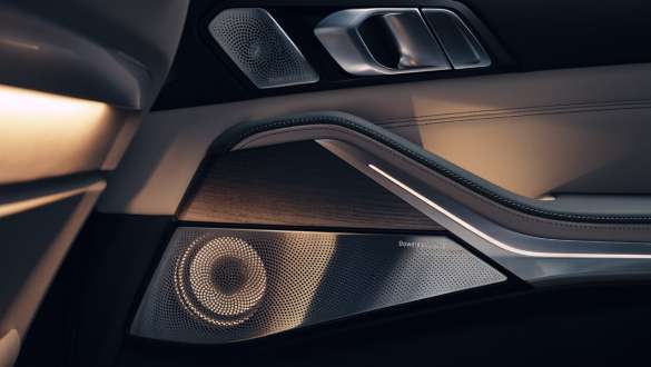 Système hi-fi Bowers & Wilkins Diamond Surround Sound de la BMW X7 G07 LCI – haut-parleur à l’intérieur de la garniture de porte avant