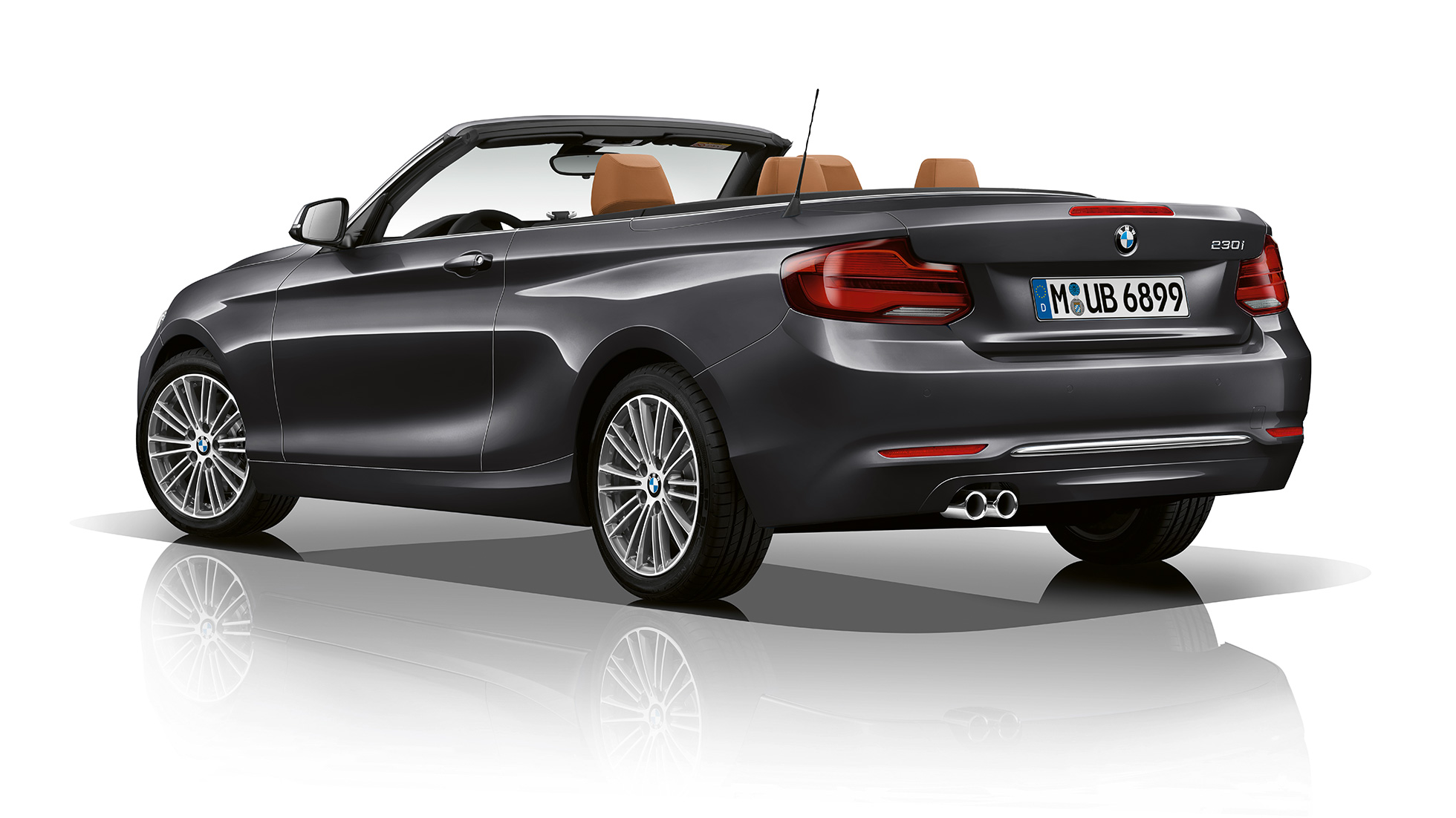 BMW Série 2 Cabrio, Modèle Luxury, vue de trois quarts de la poupe BMW Série 2 Cabrio, Modèle Luxury, vue de trois quarts de la poupe