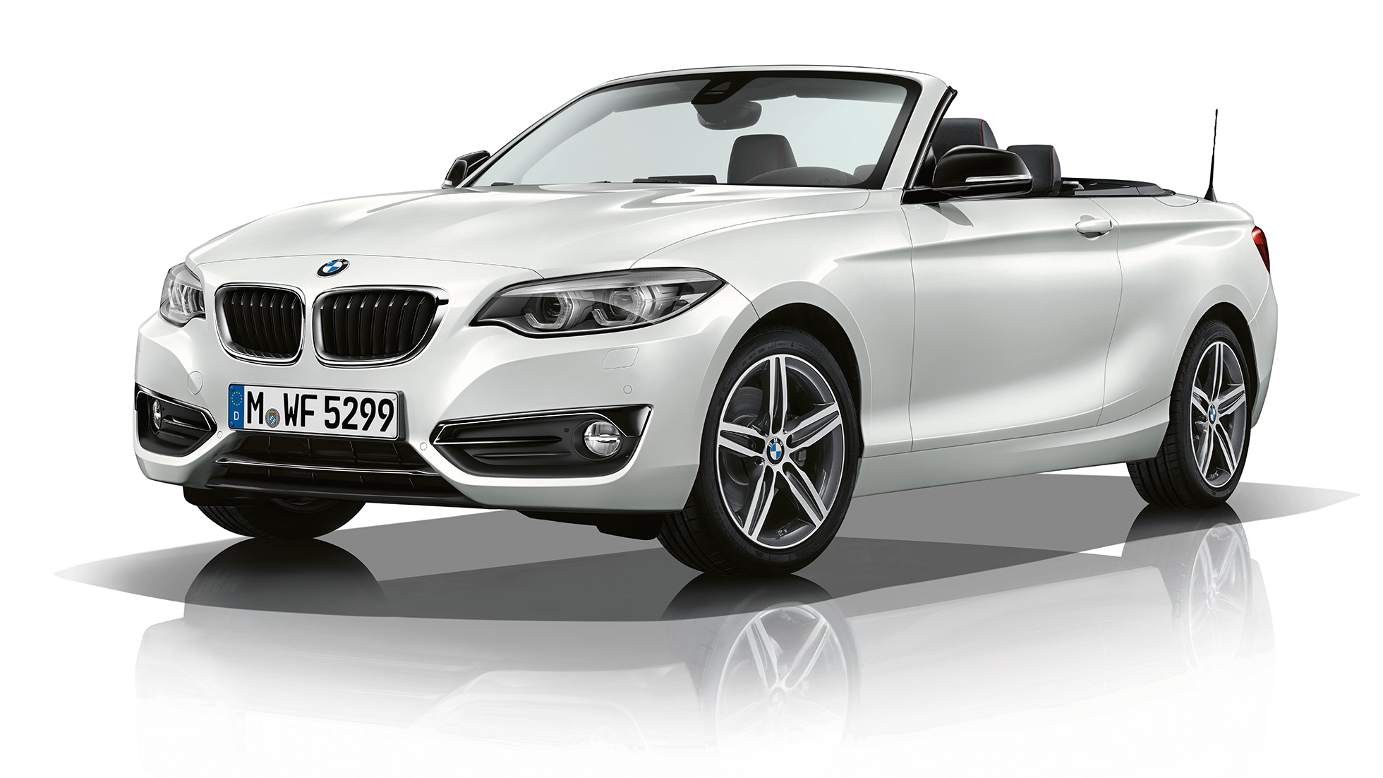 BMW Série 2 Cabrio, Modèle Sport, vue de trois quarts face BMW Série 2 Cabrio, Modèle Sport, vue de trois quarts face