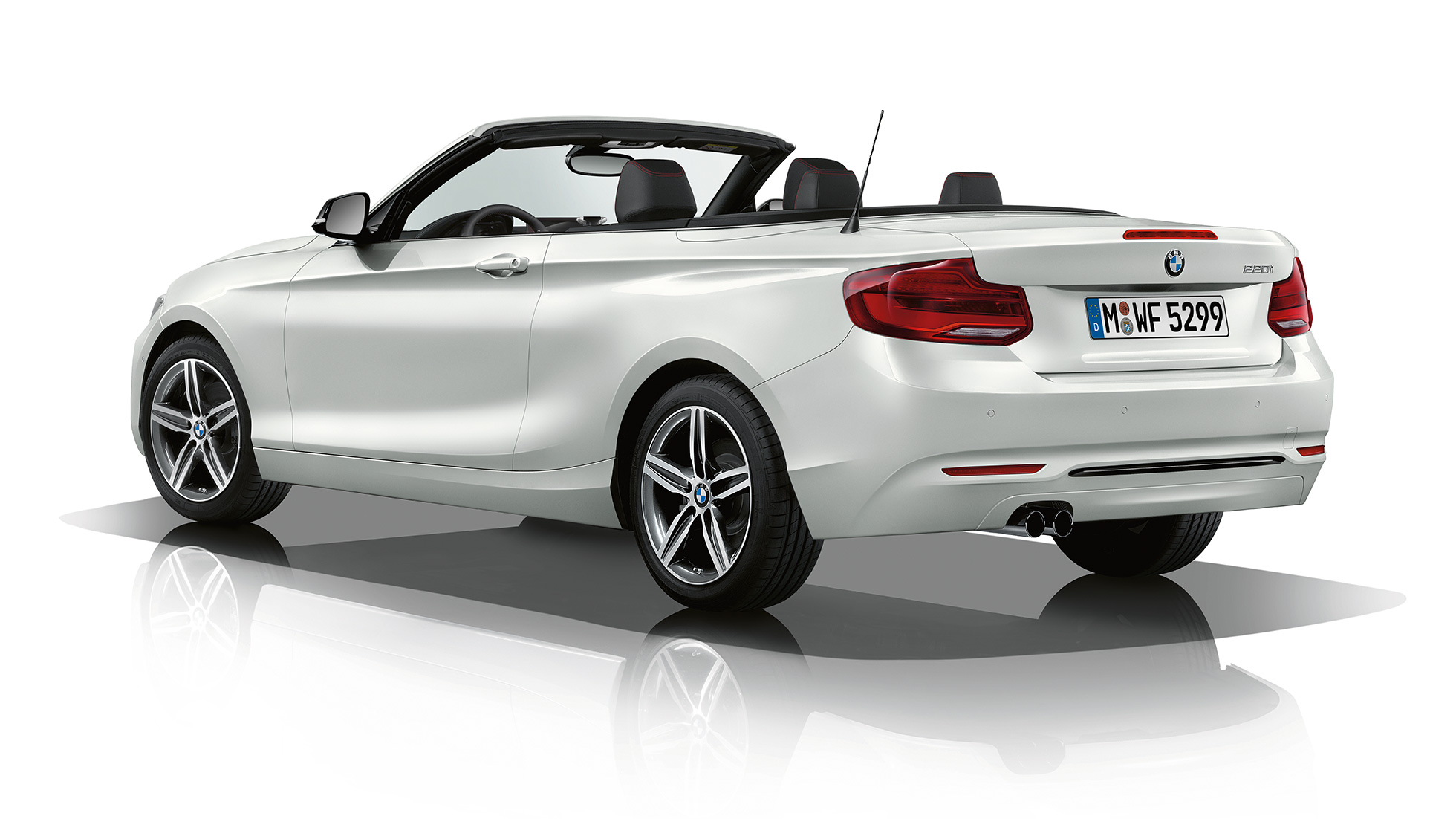 BMW Série 2 Cabrio, Modèle Sport, vue de trois quarts de la poupe BMW Série 2 Cabrio, Modèle Sport, vue de trois quarts de la poupe